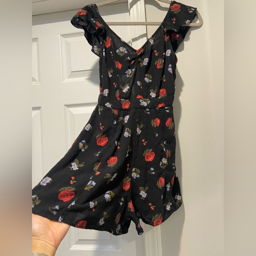 American Eagle Floral Romper, Size XS.